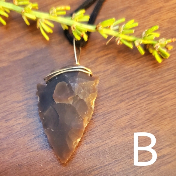 🌿 Natural Stone Arrowhead Necklace 🌿 - Picture 4 of 16